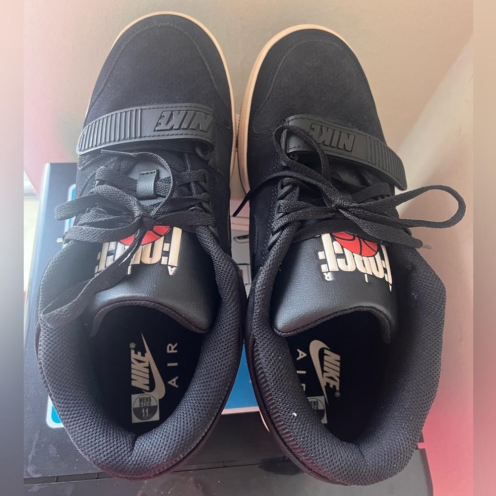 Nike Air Men  Black and White Sneakers - Picture 4 of 6